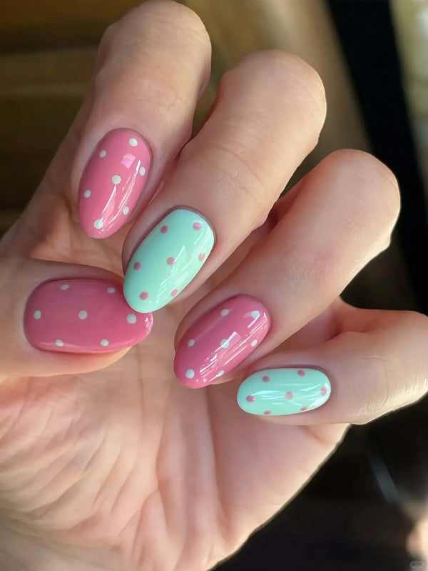 10 Pieces of Short Oval-Shaped Press-On Nails, Medium Length, in Pink and Mint Color Scheme with Hand-Painted Polka Dot Patterns, Fresh Korean Style, Perfect for Girls, Summer Outings, and Everyday Energetic Looks, Comes with